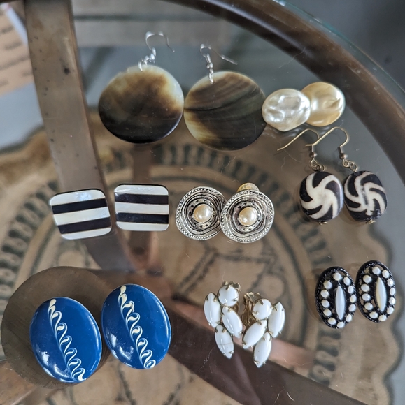 Lot of Vintage Earrings - Picture 2 of 6